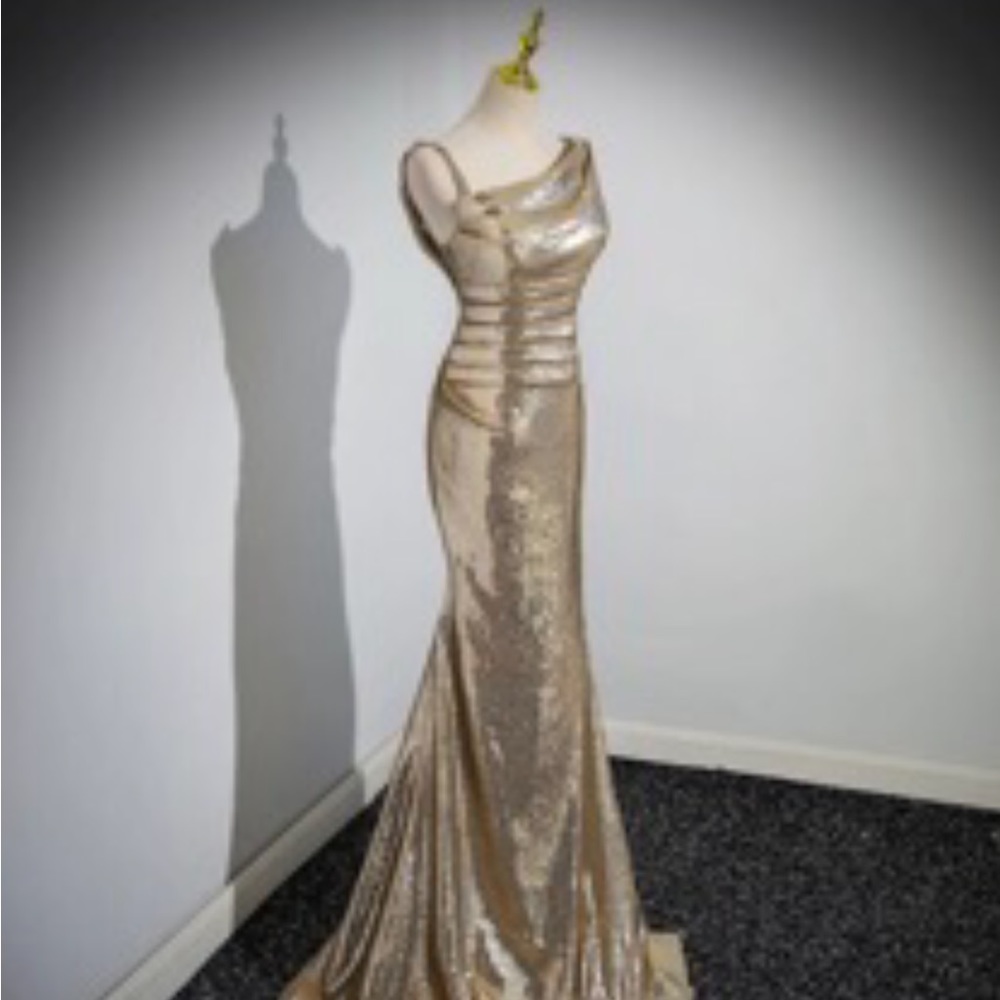 Gold evening gown - Picture 2 of 10